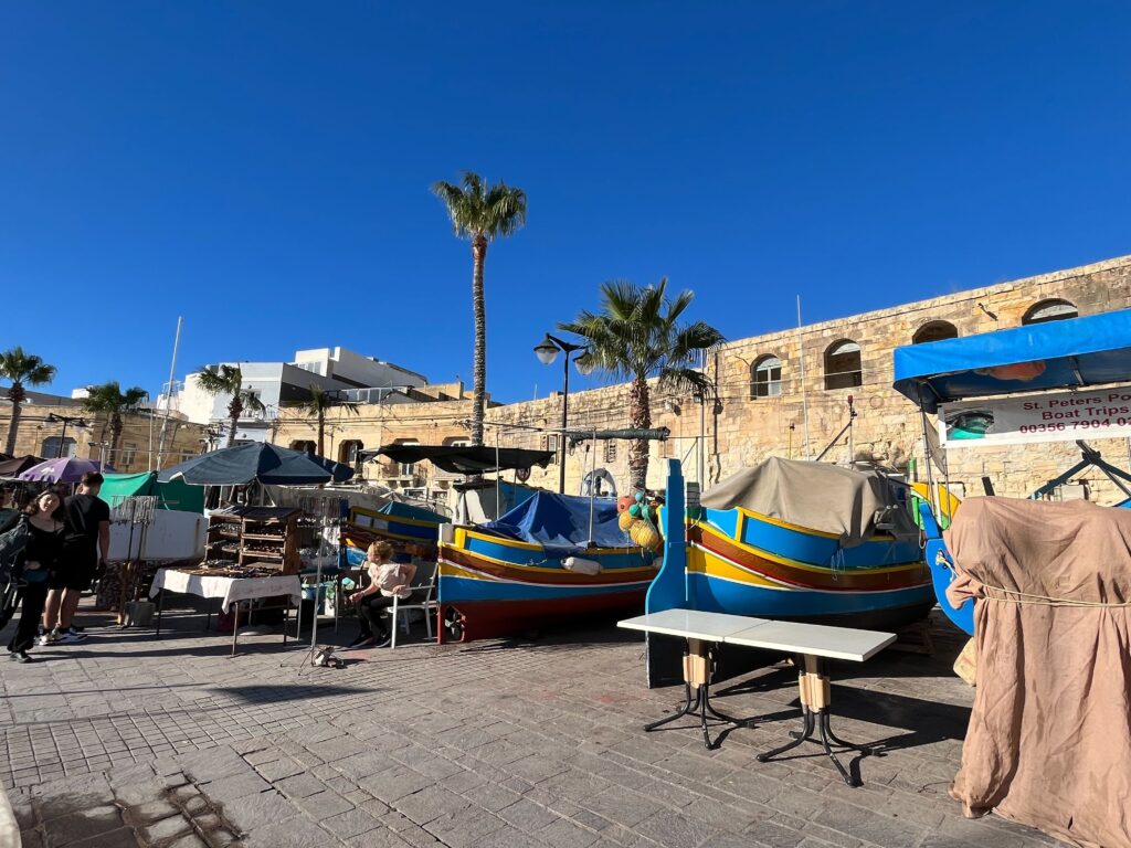 マルタにいる現地スタッフが撮影した、ヨーロッパ・地中海の美しい海に浮かぶ小さな島国、首都バレッタ